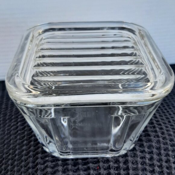 ANCHOR HOCKING 1932 VINTAGE DESIGN REFRIGERATOR DISH W / LID 4.5” - Picture 1 of 9